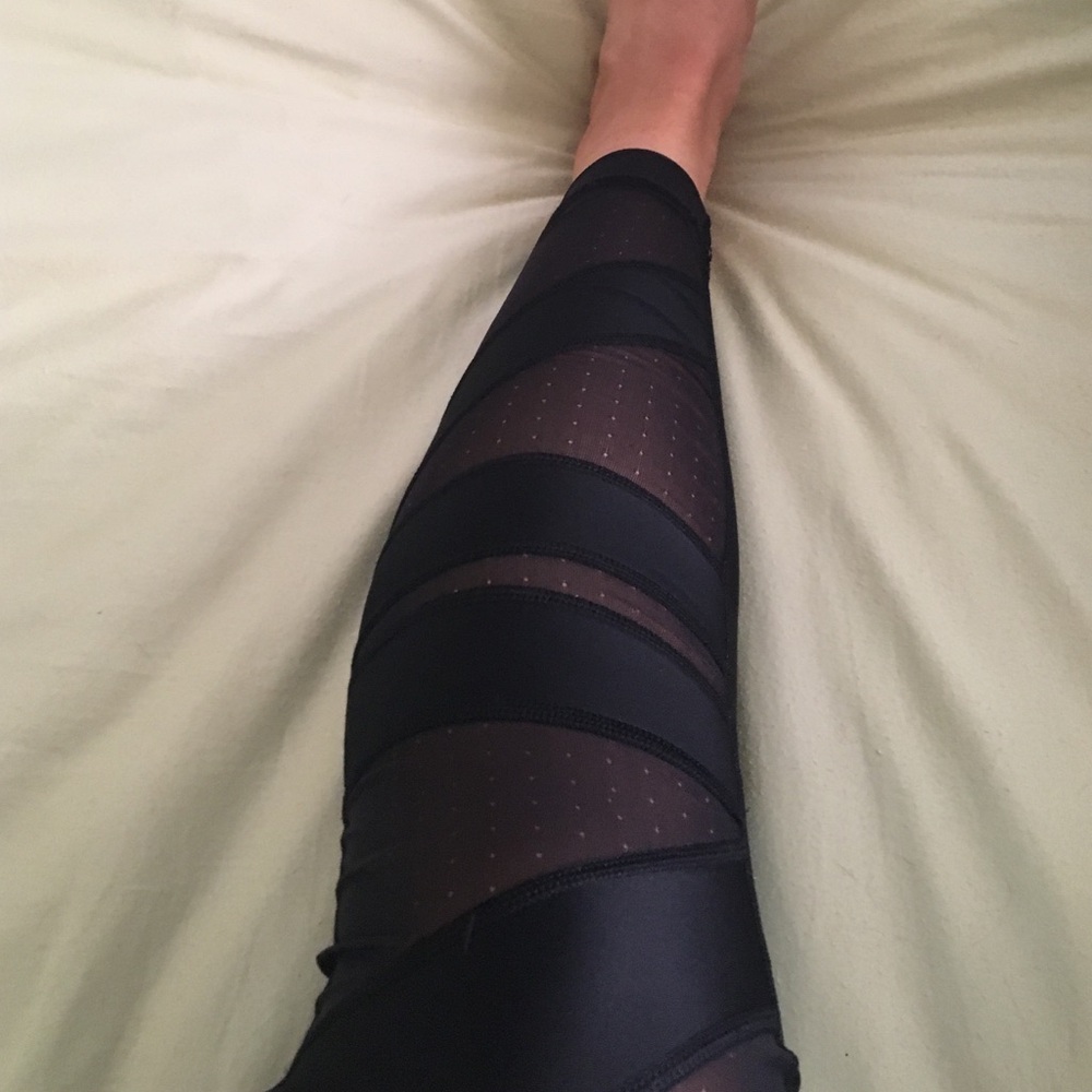 Rare Lululemon High Times Tech Dotted Mesh Pant - Picture 3 of 3